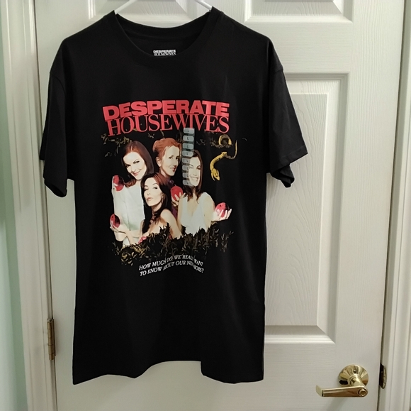 Abc Studios Tops - Desperate Housewives Retro Graphic Tee Unisex NWT